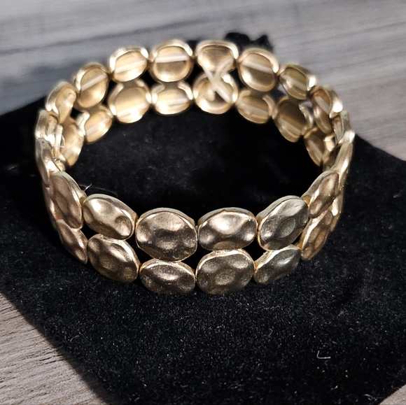 Hammered Gold Stretchy Braclet - Picture 3 of 4